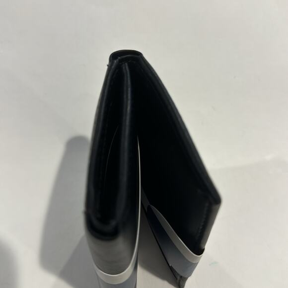 Kenneth Cole Reaction NWT Men’s Flex Wallet with RFID lining keeps info secure. - Picture 8 of 8